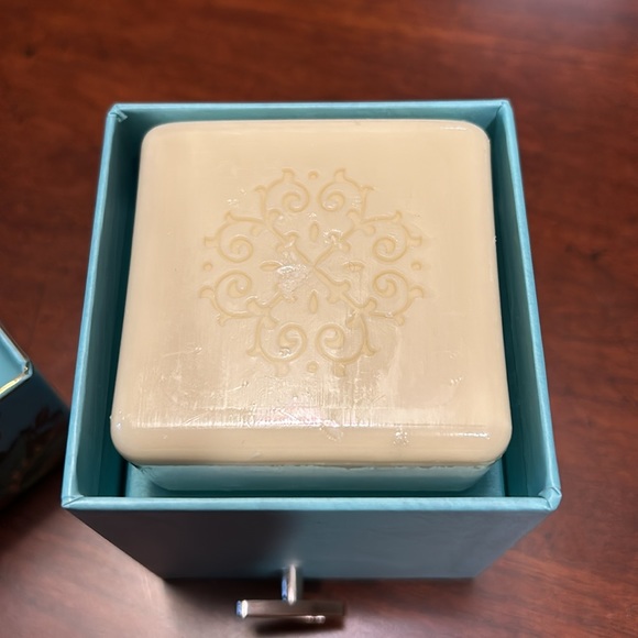 Punch Studio Music Box with Rose Soap - Picture 5 of 7